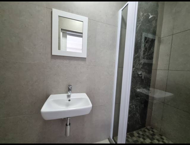 2 BEDROOM APARTMENT FOR SALE IN UMHLANGA RIDGE